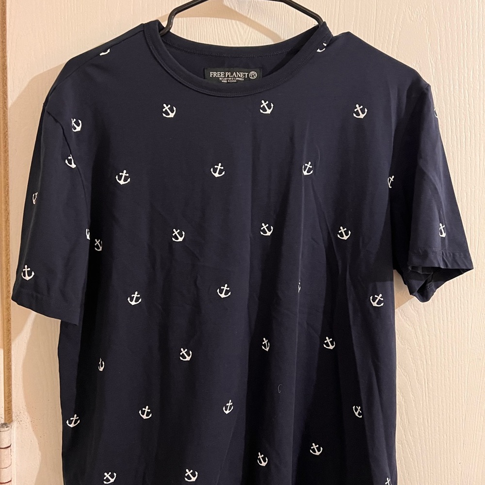 Free planet blue  t-shirt with anchor print size M
